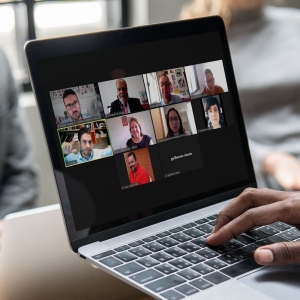 Da esq. para a dir., no alto, Dyego Pagorario, Armando de Souza, Octávio Costa e Letícia Kleim; no meio, Julio Araujo, Samira de Castro, Maria Fernanda Cunha e Kênia Alves; embaixo, Admirson Medeiros e Guilherme Vizane