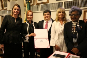  Da esq. para a dir., Adriana Brasil Guimarães, Fabíola Utzig Haselof, Bernardo Gicquel, Rita Cortez e Edmée da Conceição Cardoso