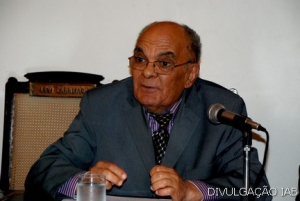 O advogado Aquiles Côrtes Guimarães