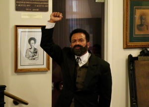 Deo Garcez caracterizado como Luiz Gama