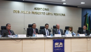 Da esq. para a dir;. Guilherme Magalhães Martins, Marco Aurélio Bezerra de Mello, Fábio de Oliveira Azevedo, José Acir Lessa Giordani, Rita Cortez e Vitor Greijal Sardas