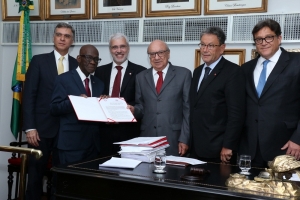 Da esq. para a dir., Luiz Felipe Conde, Joidá Gomes Ferreira, Carlos Eduardo Machado, Sergio Tostes, Antonio Laért Vieira Junior e Arnon Velmovitsky