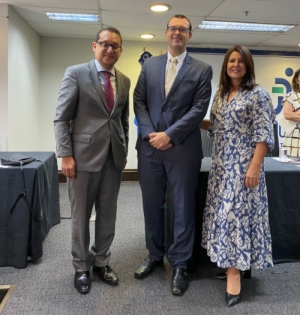 Da esq. para a dir., Daniel Apolônio Gonçalves Vieira, Igor Fonseca Rodrigues e Mônica Batista Vieira Puglia