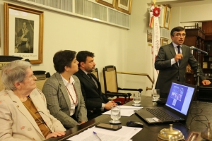 Da esq. para a dir., sentados, Margarida Pressburguer, Patrícia Sanches e Marcos Palermo; de pé, Filipe Luís de Vasconcelos Romão