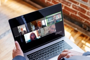 Criação de legislação específica contra fake news é rejeitada em debate promovido pelo IAB