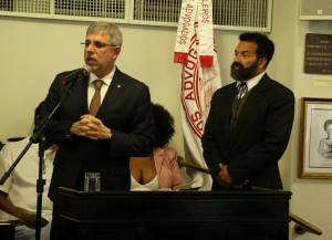 Da esq. para a dir., Sydney Limeira Sanches e Deo Garcez