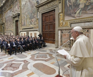 Papa Francisco critica prisões provisórias, em evento com presença de criminalistas do IAB