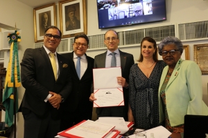 Da esq. para a dir., Jorge Rubem Folena, Arnon Velmovitsky, Alexandre Chini, Adriana Guimarães e Edmée da Conceição Ribeiro Cardoso