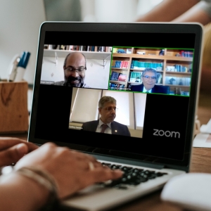 Em sentido horário, Sérgio Sant'Anna, Carlos Ayres Britto e Sydney Sanches