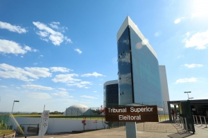 Instituto defende aplicação da cota de gênero nas vagas para a advocacia nos TREs 