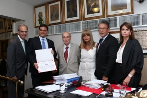 Da esq. para a dir., João Theotonio Mendes de Almeida Junior, Leonardo Soares Madeira Iorio Ribeiro, Candido Mendes, Rita Cortez, Antonio Laért Vieira Junior e Adriana Brasil Guimarães