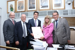 Da esq. para a dir., Carlos Eduardo Machado, Adilson Rodrigues Pires, Felipe Kertesz Renault Pinto, Rita Cortez e Antonio Laért Vieira Junior