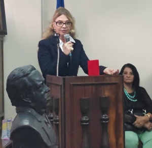 Katia Tavares na cerimônia de outorga da Medalha Professor Modesto de Abreu ao IAB