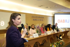 Adriana Guimarães representa o IAB na posse da Diretoria das Mulheres da OAB Barra