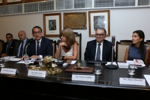 Da esq. para a dir., Pedro Milioni, Ricardo Miguel, Daniel Apolônio Vieira, Rita Cortez, Victor Farjalla e Bianca Bomfim