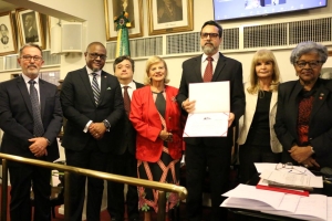  Da esq. para a dir., Paulo Joel Bender Leal, Luiz Henrique de Oliveira Junior, Bernardo Gicquel, Matilde Carone Slaibi Conti, Henrique Cesar Monteiro Barahona Ramos, Rita Cortez e Edmée da Conceição Cardoso 