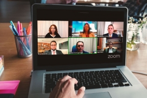 No sentido horário, a partir do alto à esquerda, Márcia Dinis, Ana Luiza Barbosa de Sá, Marcelo Navarro Ribeiro Dantas, Paulo Freitas, Reynaldo Soares da Fonseca e Bruno Fernandes