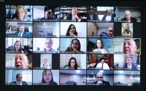 Sydney Sanches na primeira linha, no meio