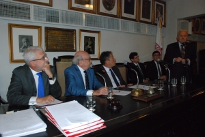 Da esq. para a dir., Carlos Eduardo Machado, Sergio Tostes, Antonio Laért Vieira Junior, Leonardo Moreira Lima, Luciano Bandeira e, na tribuna, Bernardo Cabral