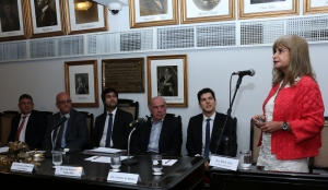 Da esq. para a dir., Gilmar Brunizio, Alexandre Santos de Aragão, Emerson Affonso da Costa Moura, Luiz Fernando Santos Reis, Glauber de Brittes e, na tribuna, Rita Cortez