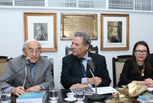 Da esq. para a dir., Toshio Mukai, Técio Lins e Silva e Vanusa Murta Agrelli