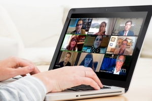 Encontro jurídico é encerrado com críticas ao capitalismo estatal e homenagem