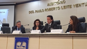 Da esq. para a dir., Moacyr Lobato, Paula Forgioni, Flavio Galdino e Erica Guerra