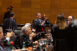 Claudio de Mello Tavares é aplaudido por seus pares após ser eleito presidente do TJRJ para o biênio 2019/2020 