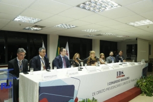 Rita Cortez afirma na OAB/RJ que ‘as reformas estão desconstruindo o Estado social’