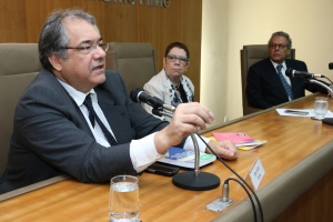 Da esq. para a dir., André Fontes, Maria Lucia Gyrão e Técio Lins e Silva