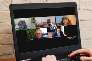 No alto, à esquerda, no sentido horário, Rita Cortez, Sérgio Sant’Anna, Kátia Tavares, Marcus Vinicius Furtado Coelho e Aldo Arantes