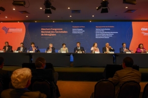 Sydney Sanches ressalta união de entidades de advogados em defesa da democracia, no congresso do Cesa-Sinsa