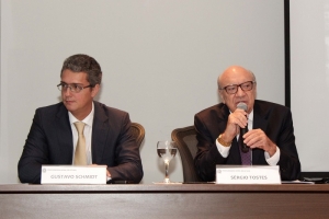 Gustavo Schmidt, presidente da CBMA, e Sergio Tostes na abertura do seminário na sede da PGE do RJ